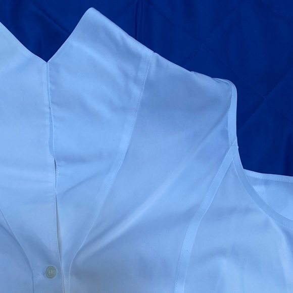 Jones New York Button Down Sleeveless Blouse in White w High collar - Picture 6 of 7